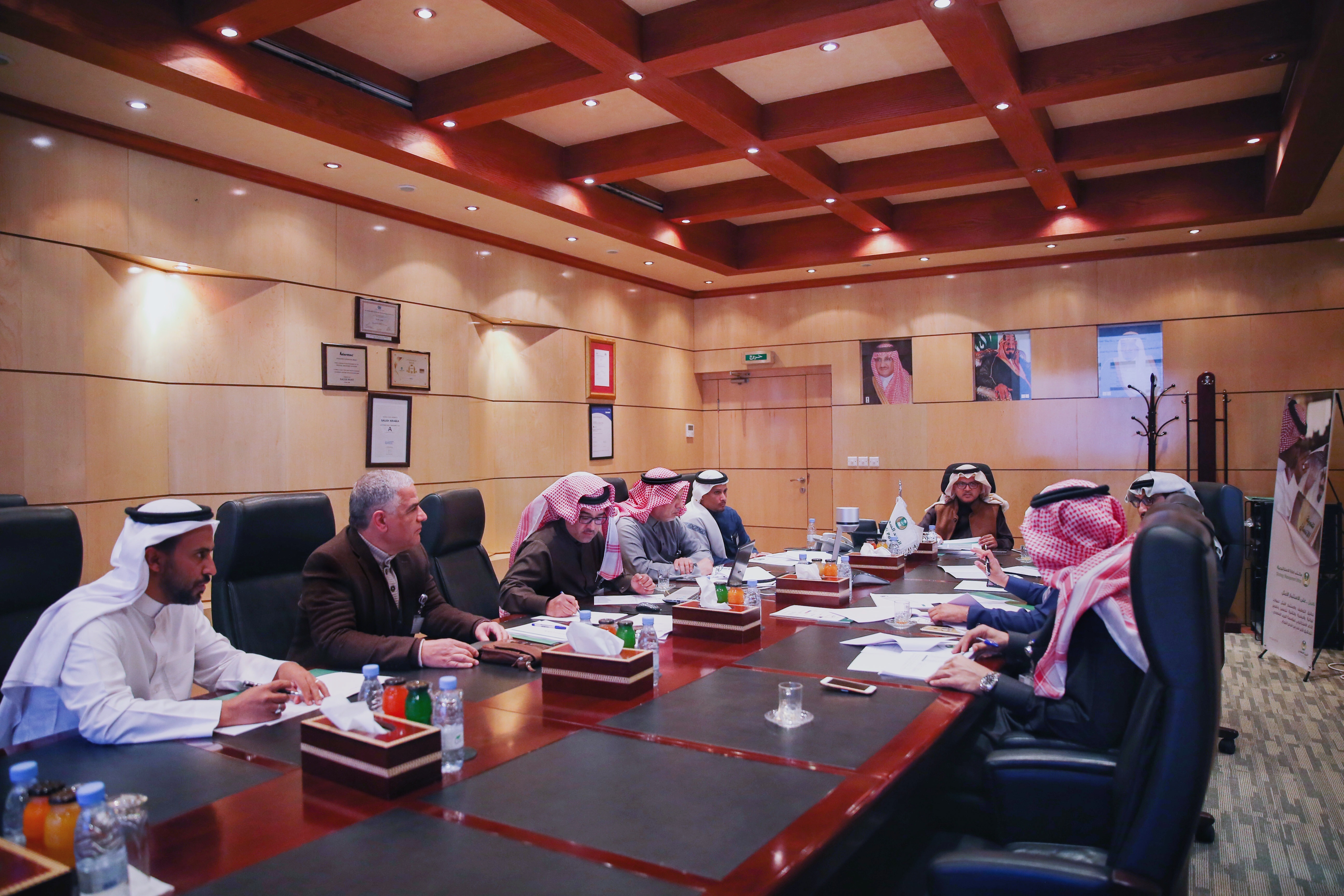رئيس مؤسسة البريد السعودي –المكلف- يرأس اجتماع شركة الخدمات البريدية