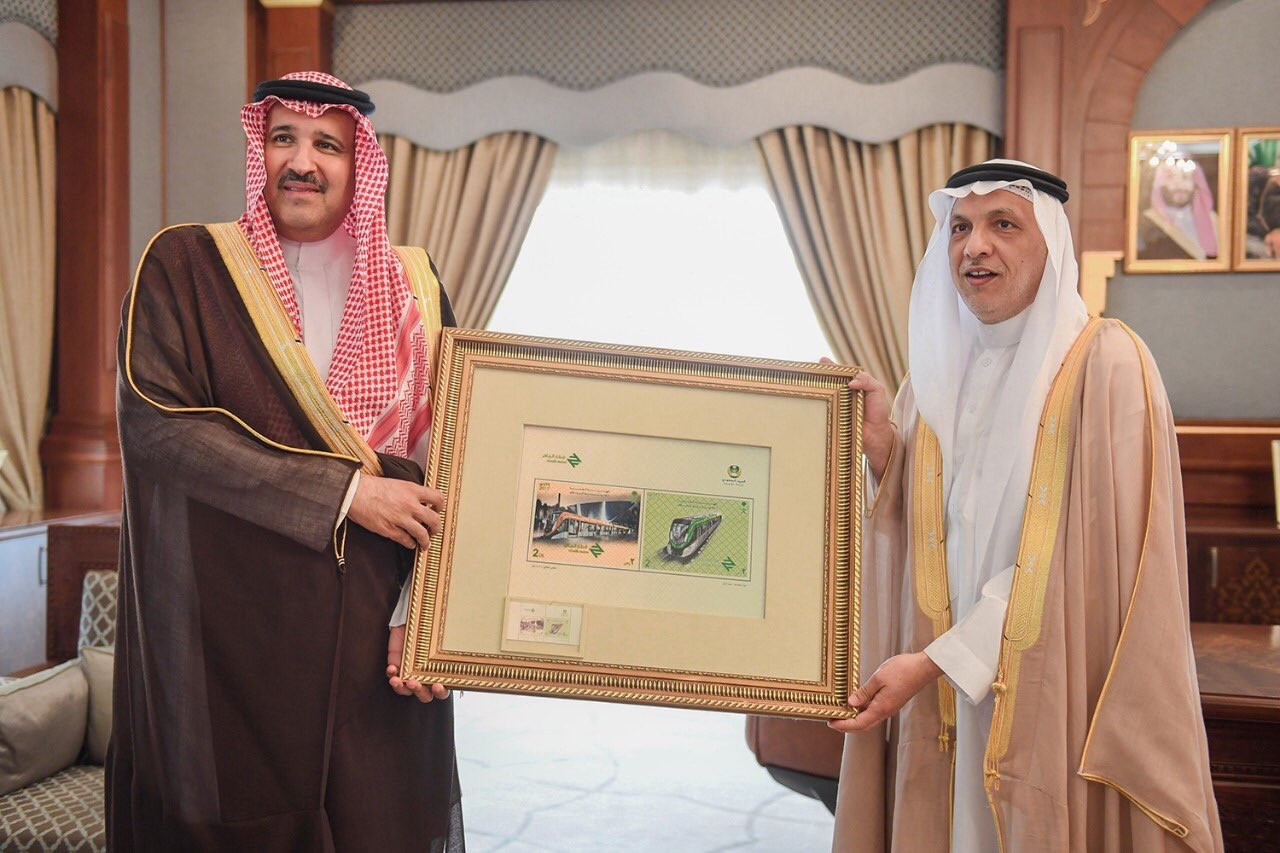 التقى الأمير #فيصل_بن_سلمان، أمير منطقة #المدينة_المنورة، رئيس مؤسسة البريد السعودي م. محمد العبد الجبار